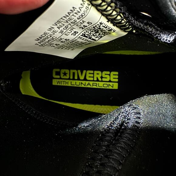 Converse Hi Top Shoes Women 7.5 Black White Chuck Taylor All Star Waterproof - Picture 10 of 11